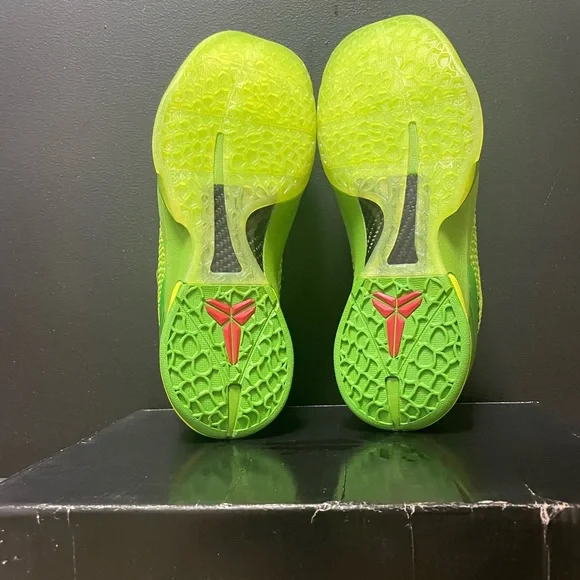 Kobe Protro ‘Grinch’
Size 10
New OG All
Box slightly damaged
100% authentic - Picture 4 of 5